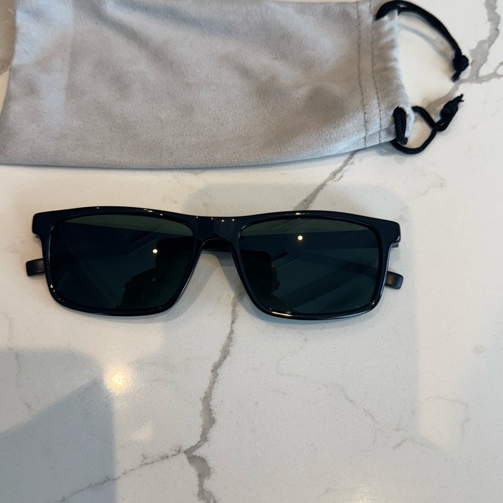Hugo Boss Black lightweight Sunglasses with soft glass case.